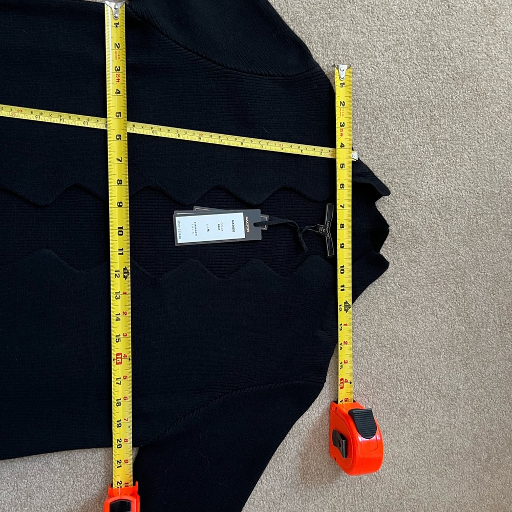 Max Sport nwt women’s size Medium,  black long cardigan, scalloped edge front - Picture 2 of 7